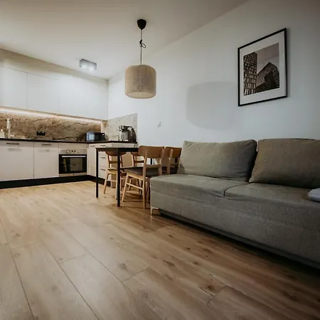 Ksiezy Mlyn Retreat With Parking Lodz (Lodz)