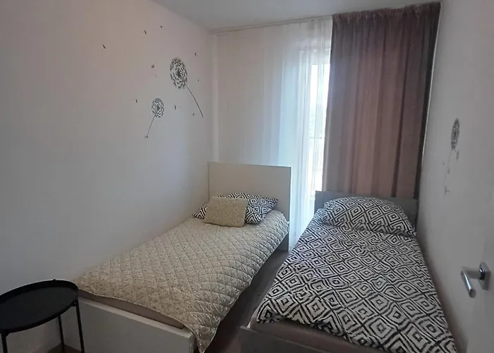 Ksiezy Mlyn Retreat Centrum Parking アパート ウッチ